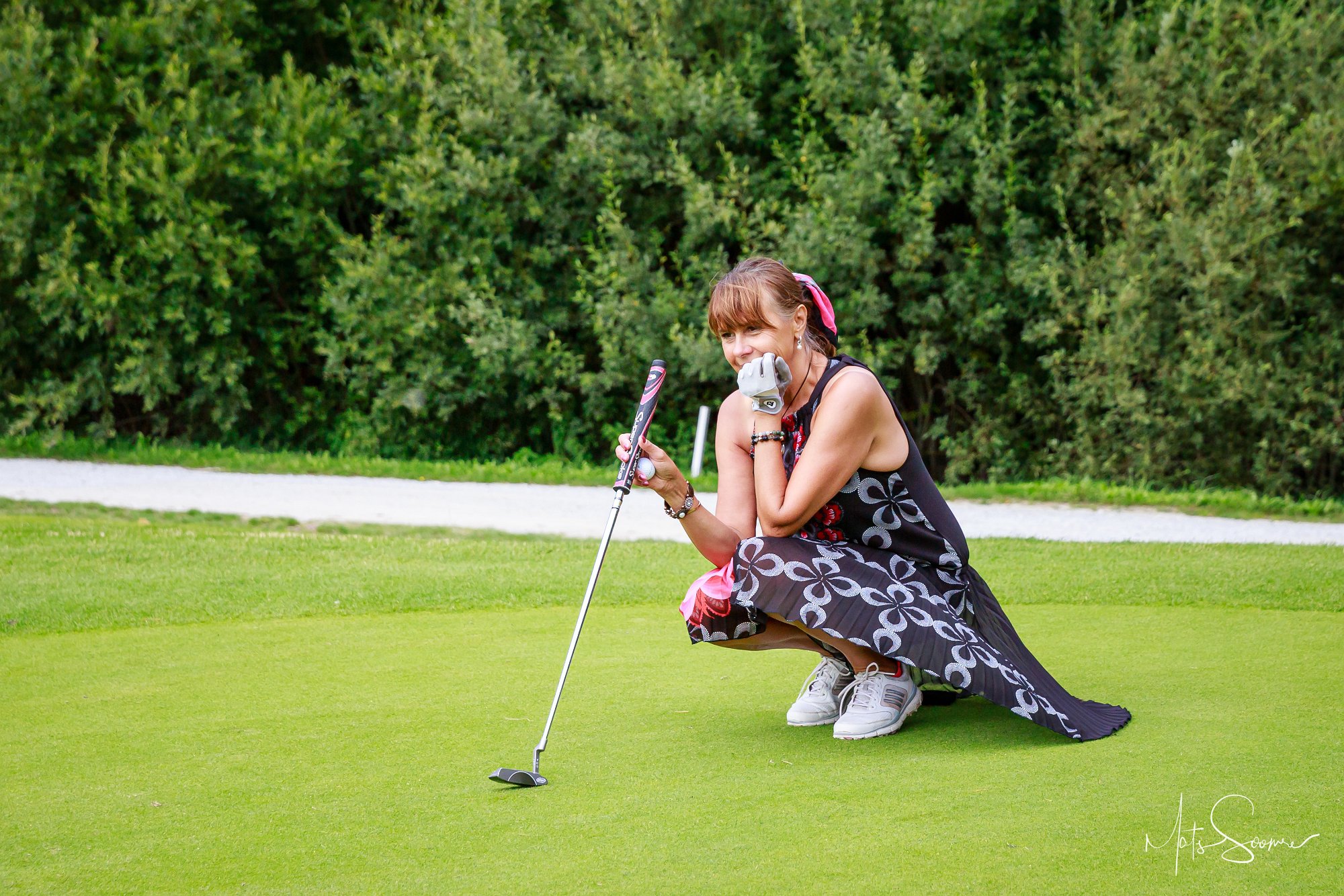 Rita Rätsepp enne 8. raja putti. Niitvälja Golf Stiilivõistlus 