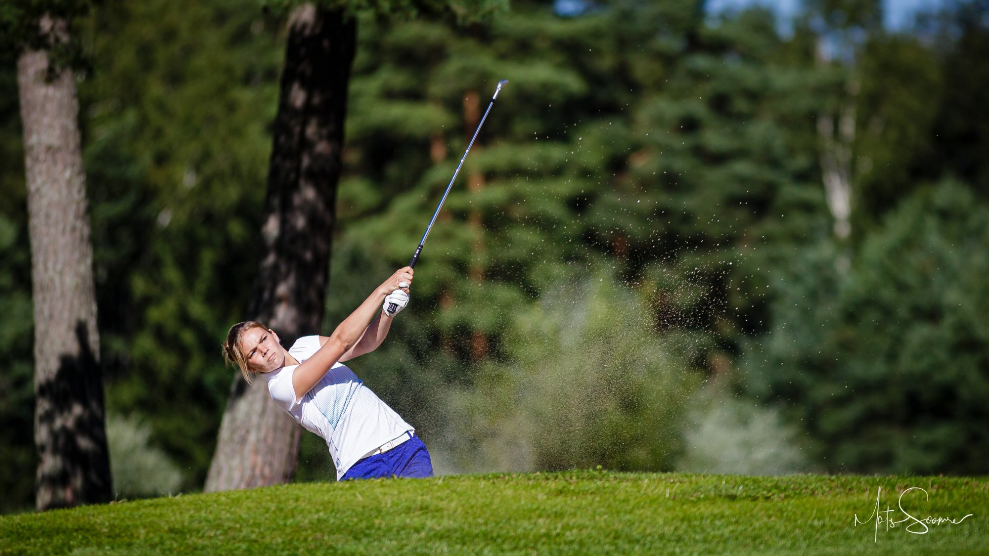 Niitvälja Golf meistrivõistlused 2015 Mari Hütsi võistluse viimasel päeval 17. raja teist lööki sooritamas.